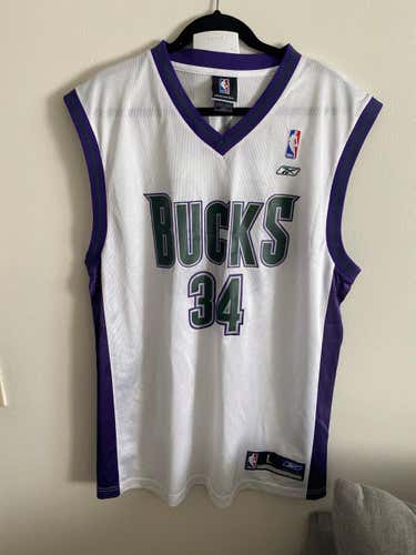 Gently Used White Ray Allen Milwaukee Bucks #34 Mens Jersey