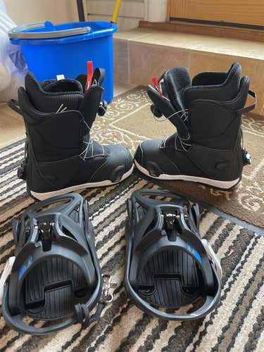 Kid's Burton Step On Boots + Binding Size 5