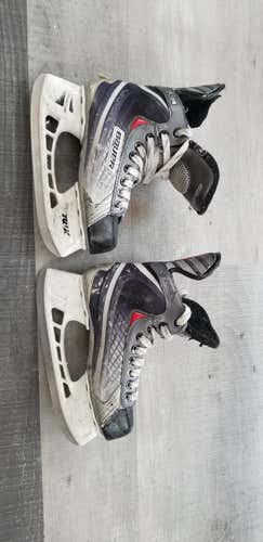 Used Junior Bauer Vapor X15 Hockey Skates Regular Width Size 2