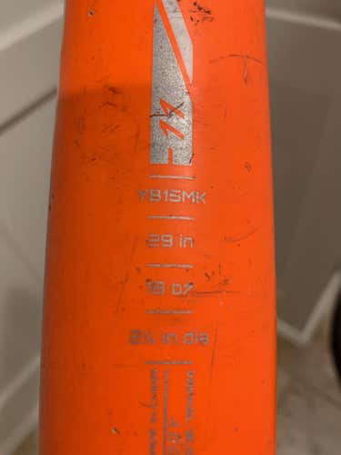 GENTLY USED ORANGE MAKO BAT!!  Easton Mako 29/18 (-11)