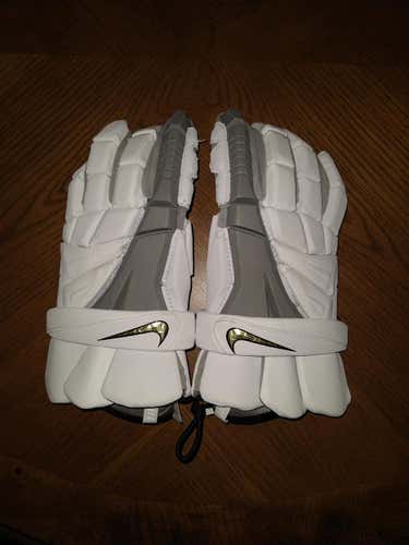 New (white with grey) Nike Vapor Elite Gloves 14" (XL)