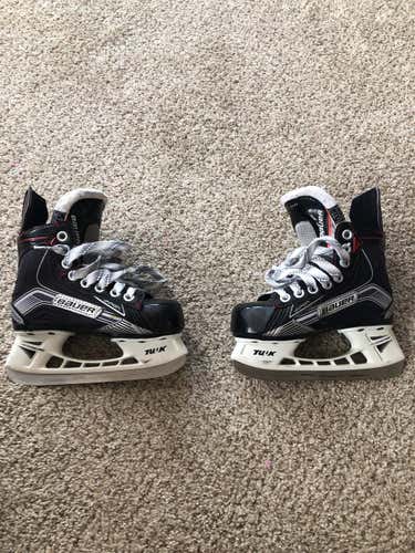 Youth Bauer X500 Regular Width Size 11 Hockey Skates