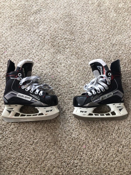 Youth Bauer X500 Regular Width Size 11 Hockey Skates