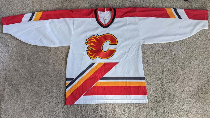 Vintage Calgary Flames Medium Red CCM mid 90's replica jersey