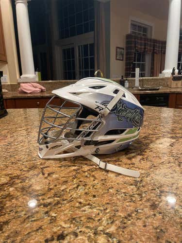 White Adult Player's Cascade R Helmet
