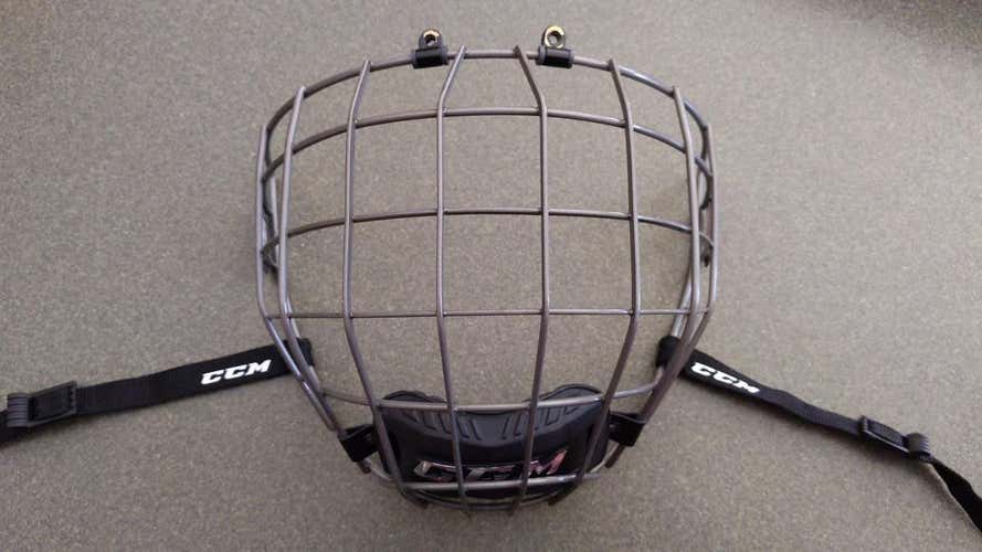 Used Medium CCM FM500 cage - gray