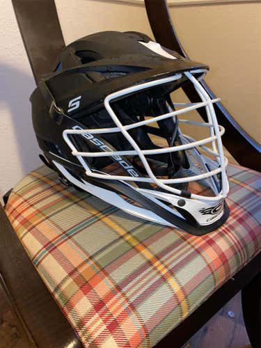 Black Adult Player's Cascade S Helmet
