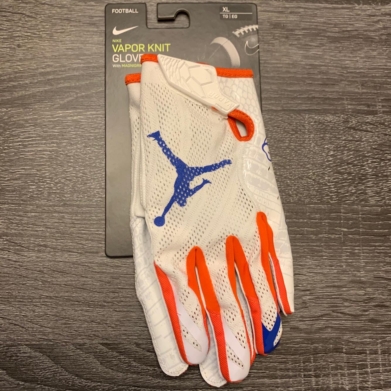 Supreme X Nike Vapor 4.0 football gloves for Sale in Calabasas, CA