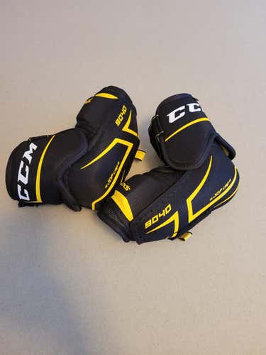 Used Senior Large CCM Tacks 9040 Elbow Pads
