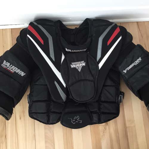 Goalie Senior Large Vaughn Vision 9500