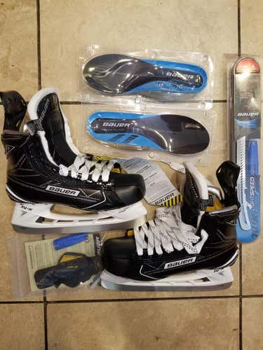 New Junior Bauer Supreme 1S Hockey Skates Regular Width Size 5