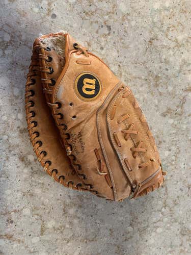 Brown Used Medium Wilson A2850 Base Ball Glove