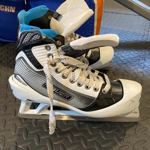 Senior Bauer Reactor 5000 Regular Width  Size 9 Goalie Skates