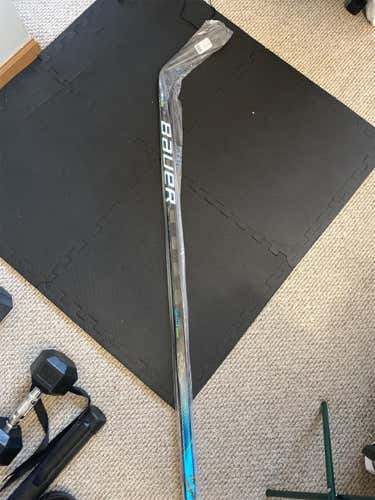 Senior Right Handed Nexus Geo Mid Pattern  Hockey Stick