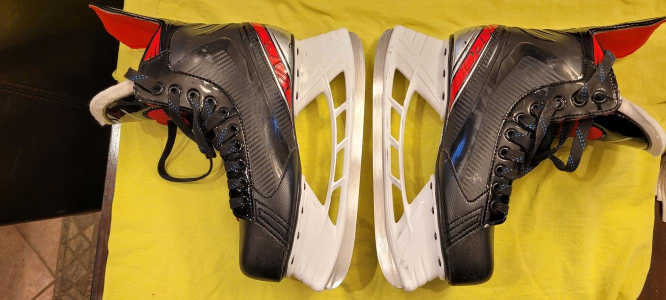 Used Senior Bauer Vapor X2.5 Hockey Skates Size 9.5
