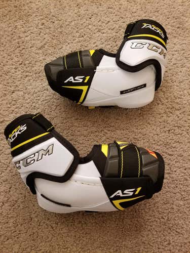 Like New Senior Medium CCM Super Tacks AS1 Elbow Pads