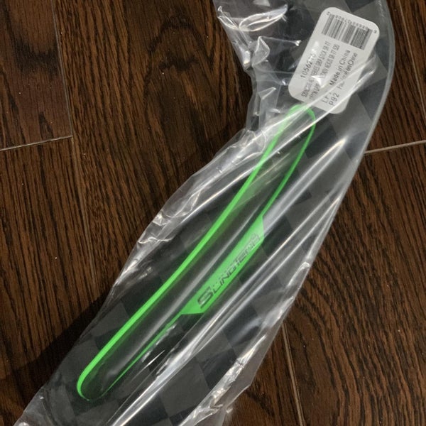 Senior Right Handed Nexus ADV Mid Pattern Hockey Stick