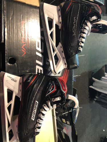 New Senior Bauer Vapor x900 Goalie Skates Regular Width Size 6