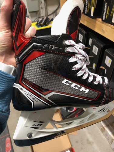 New Junior CCM JetSpeed FT1 Hockey Skates Regular Width Size 6.5