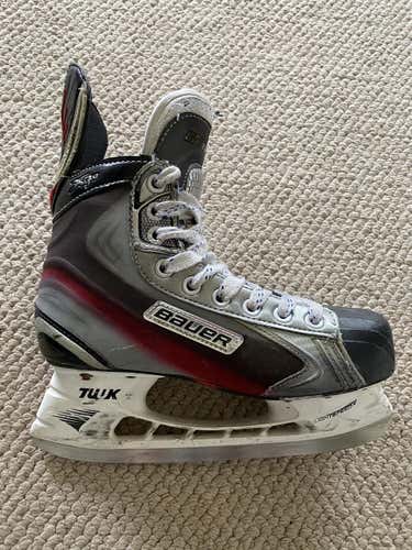 Used Junior Bauer Vapor X7.0 Hockey Skates Extra Wide Width Size 4.5