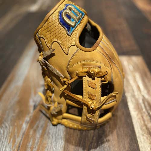 Used Right Hand Throw Staff 11.5" Baseball Glove