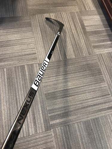 Custom Intermediate Right Handed Nexus 2N Pro Toe Pattern  Hockey Stick