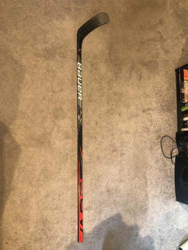 Senior Right Handed Vapor FlyLite Mid Pattern Hockey Stick