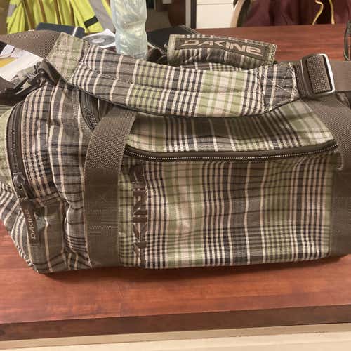 Dakine Duffle small