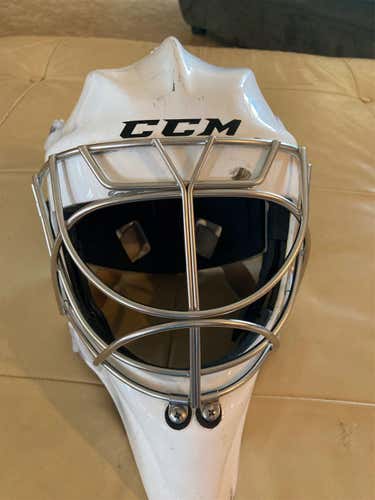 White Senior CCM CCM GFM 9000 NCCEYE Goalie Mask