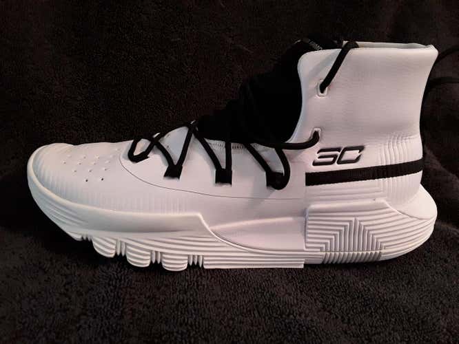 White New Size 13 (Women's 14) Under Armour Shoes