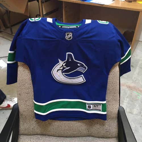 Vancouver Canucks Home Aged 4-7 Home Jersey-NWT