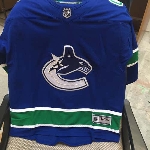 Vancouver Canucks Home Youth Large/Extra Large Jersey