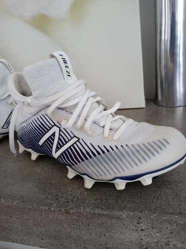 White Used Unisex Size 7.5 (Women's 8.5) Molded Cleats New Balance