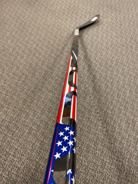 Intermediate Right Handed Vapor FlyLite P28 65 Flex Hockey Stick