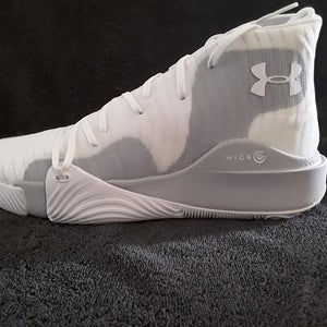 White New Size 13 (Women's 14) Under Armour Shoes