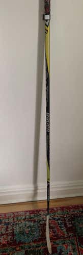 Intermediate Right Handed Supreme S160 Mid Pattern Hockey Stick