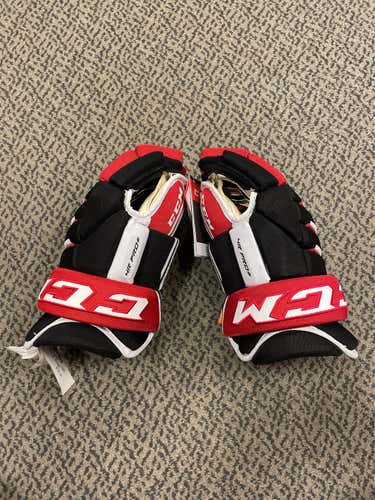 Black/red/white Senior CCM 4R Pro2 15" Gloves