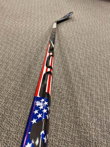 Senior Right Handed Vapor FlyLite P92M 77 Flex Hockey Stick