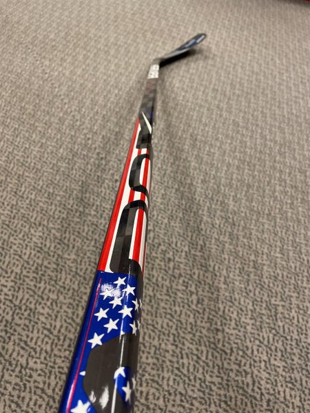 Senior Right Handed Vapor FlyLite P92M 77 Flex Hockey Stick