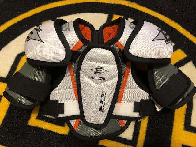 New Youth Small Easton SYNERGY ST555 Shoulder Pads