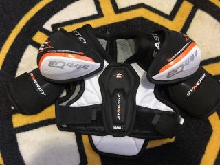New Youth Small Easton SYNERGY ST444 Shoulder Pads