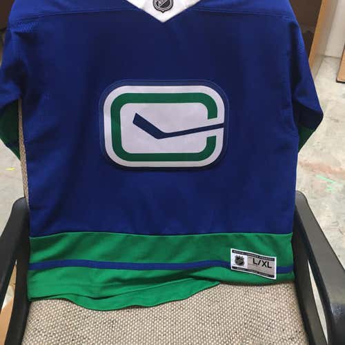Vancouver Canucks Youth Large/Extra Large 3rd Jersey