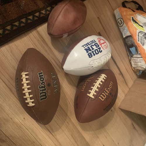 3 Footballs Lot !