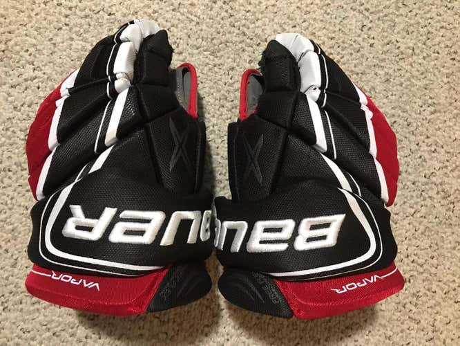 Black/Red Senior Bauer Vapor X900 Lite Gloves 14" Excellent Used Condition