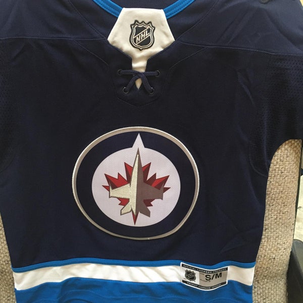 Reviewing the Winnipeg Jets Heritage Classic jersey