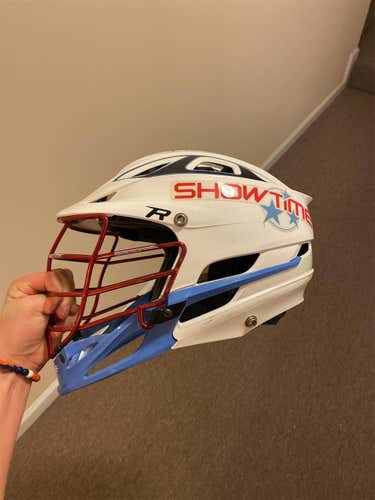 White Adult Player's Cascade R Helmet