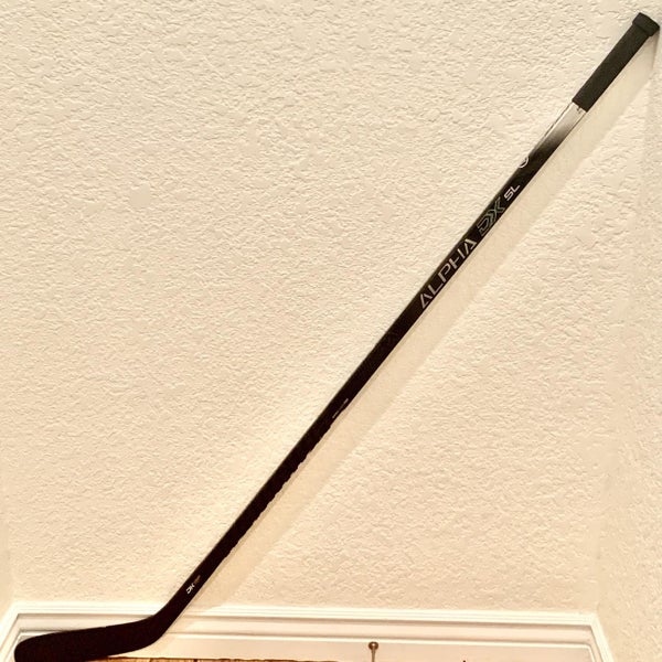 Senior Right Handed Alpha DX SL Mid Pattern Hockey Stick