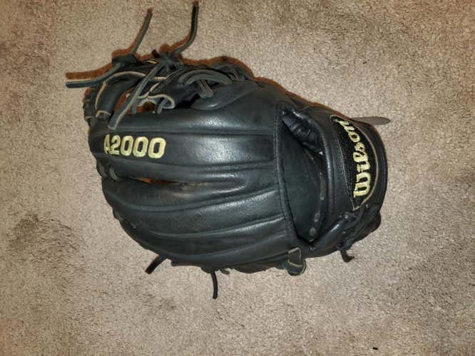 Black Used High School/College Wilson Right Hand Throw Infield A2000 Baseball Glove 11.25"