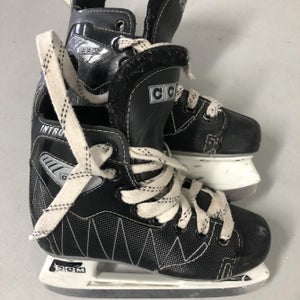 Youth Bauer Regular Width  Size 13 Hockey Skates