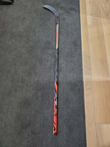 New Bauer Vapor FlyLite RH P28 77 flex lie 5 Hockey Stick